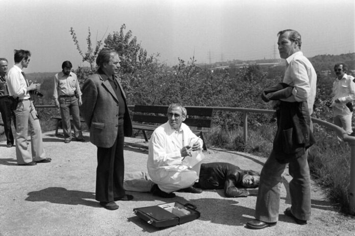 Willy Semmelrogge, Burkhard Driest und Hansjörg Felmy bei Dreharbeiten zum Tatort "Schußfahrt" in Essen aus dem Jahr 1979. Foto: Marga Kingler/Fotoarchiv Ruhr Museum