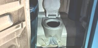Eine Toilettenkabine brannte an der Straße "Am Schlagbaum" in Mettmann aus. Foto: Polizei