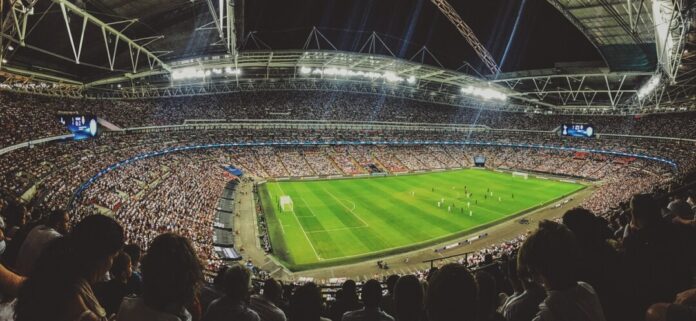 Ein Blick in ein Fußballstadion. Foto: pixabay