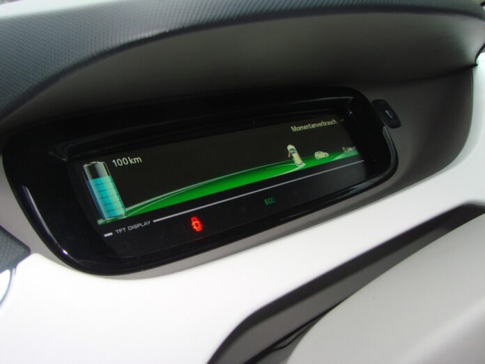 Damit dem E-Auto unterwegs nicht der Saft ausgeht, sollte man seine Route gut planen. Foto: pixabay