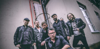 Fiddler's Green treten in Solingen auf Schloss Burg auf. Foto: Holger Fichtner