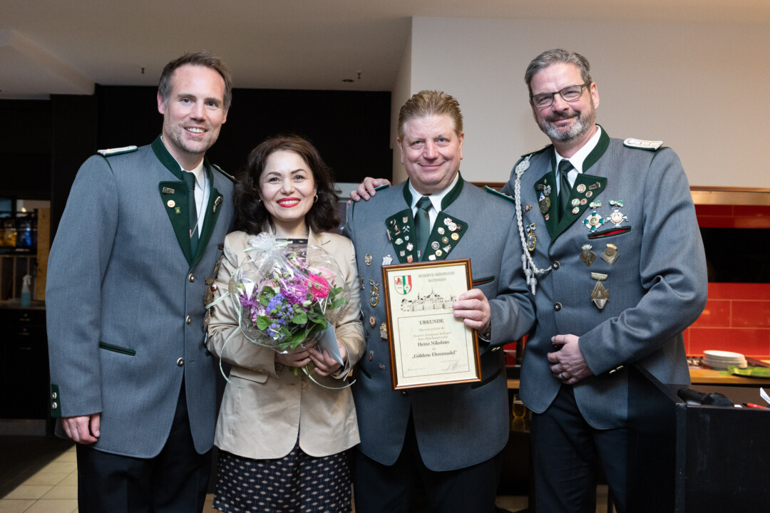 Die Goldene Ehrennadel gab es für Heinz Nikolaus. Foto: privat