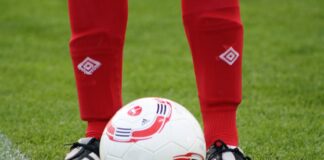 Ein Fußballspieler auf einem Sportplatz. Foto: pixabay