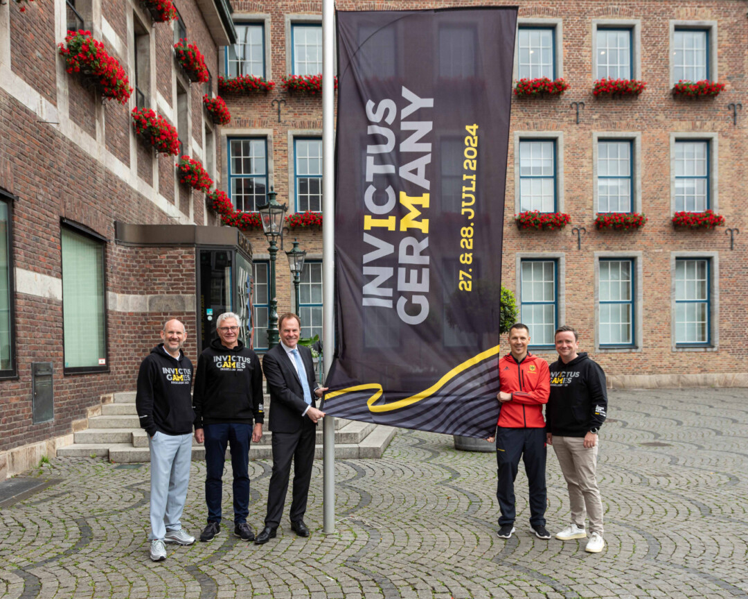Die Invictus Germany-Flagge wurde in Düsseldorf gehisst. Foto: D.LIVE/Kenny Beele