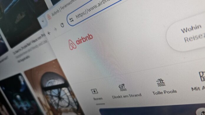 Kunden von Airbnb sollten persönliche Daten ausschließlich über offizielle Kanäle prüfen und sich bei Zweifeln an den Kundenservice wenden. Foto: Volkmann