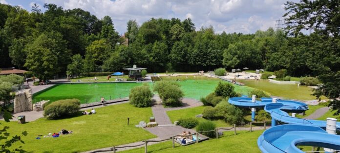 Am Eröffnungstag kamen 190 Besucher ins Naturfreibad. Foto: Kreisstadt Mettmann