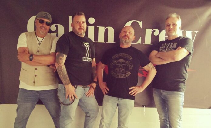 Die "Cabin Crew" tritt am Abend auf dem Sommerfest in Metzkausen auf. Fotorechte: Band
