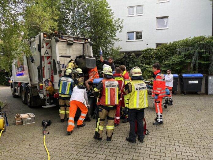 Die Rettung dauerte rund eine Stunde. Foto: Feuerwehr Essen