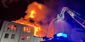 Ein Großbrand zerstörte das Mühlengebäude. Foto: FW Kreis Soest