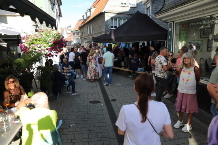 Der Karibische Abend in der Wülfrath City fand dieses Jahr zum vierten Mal statt. Foto: Volkmann