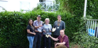 Freude nach dem Schießen bei Oy Ebertz (Silberner Flügel), Michael Faulhaber (Kopf), Bürgerkönigin Martion Leppmair, Luca Stecklings (goldener Flügel) und der amtierende Bürgerkönig Nils Springer (Schwanz). Foto: privat