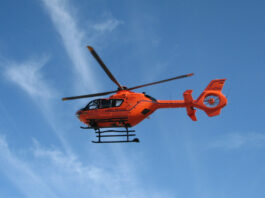 Ein Rettungshubschrauber in der Luft. Foto: Polizei/Symbolbild