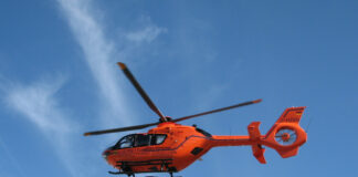Ein Rettungshubschrauber in der Luft. Foto: Polizei/Symbolbild