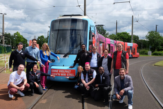 Die bunte Bahn zu der Diversity-Aktion. Foto: Rheinbahn