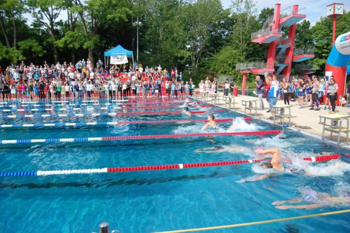 Rund 1.000 Schüler*innen werden beim diesjährigen Swim & Run im Freibad Angerbad erwartet. Foto: Oliver Kubanek/Stadtwerke Ratingen