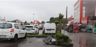 Auf dem Kundenparkplatz eines Baumarktes an der Straße "Auf der Hardt" in Langenfeld wurde ein Entlüftungskasten beschädigt. Foto: Polizei