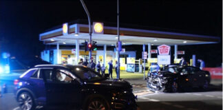 An einer Kreuzung in Haan kam es zu einem Unfall, bei dem zwei Autos kollidierten. Foto: Polizei