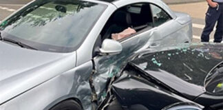 Bei einem Verkehrsunfall in Hilden kam es zur Kollision zwischen einem VW und einem BMW. Foto: Polizei