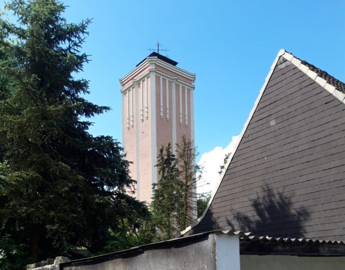 Der Wasserturm an der Hainstraße in aus der Ferne zu sehen. Foto: WSW