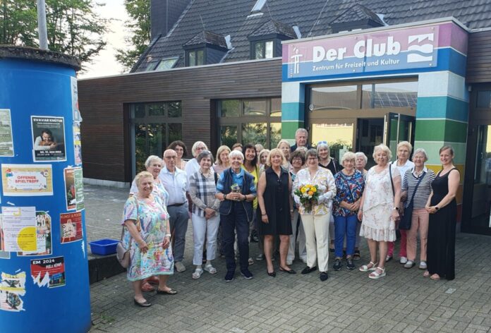 Willkommen im Club, zum Thema „Gemeinsam gegen Einsamkeit“ mit der NRW Landtagsabgeordneten Britta Oellers (M.). Foto: FU Heiligenhaus Willkommen im Club, zum Thema „Gemeinsam gegen Einsamkeit“ mit der NRW Landtagsabgeordneten Britta Oellers (M.). Foto: FU Heiligenhaus