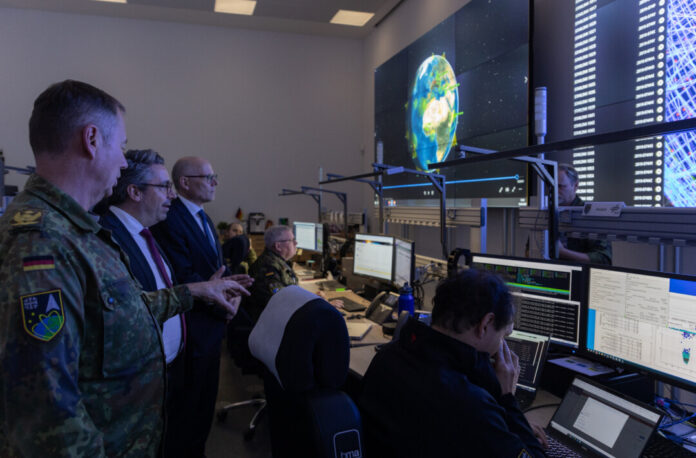 Das im Jahr 2021 aufgestellte Weltraumkommando der Bundeswehr ist eine der Luftwaffe unterstellte Kommandobehörde und damit Teil der deutschen Streitkräfte. Foto: Bundeswehr