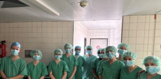 Schülerinnen und Schüler aus Wuppertal haben das Helios-Krankenhaus in Velbert besucht. Foto: Helios