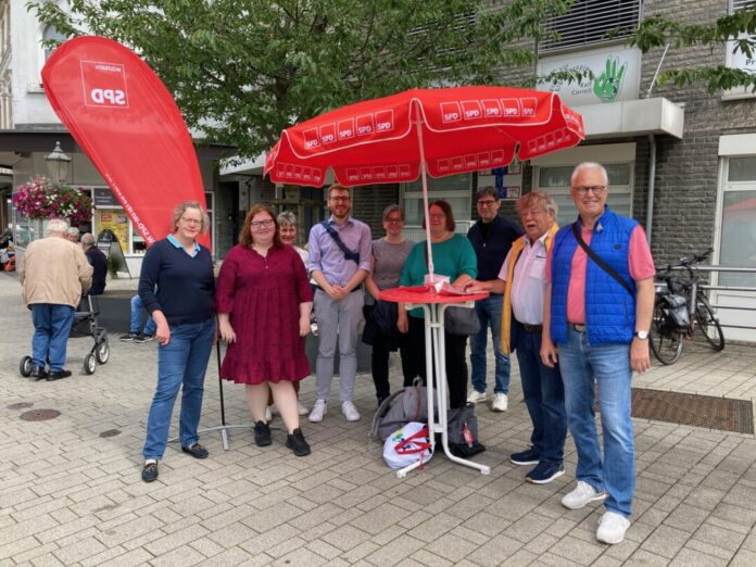 Sichtlich gute Laune hatten die Sozialdemokraten beim Infostand zum Ferienstart. Foto: SPD