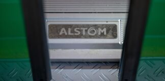 Alstom hat in einem mehrstufigen Verfahren das wirtschaftlichste Angebot abgegeben und ist während der über 30-jährigen Laufzeit auch für die Wartung und die Sicherstellung der täglichen Verfügbarkeit verantwortlich.