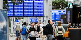 In den Sommerferien erwarten die NRW-Flughäfen die größte Reisewelle des Jahres.
