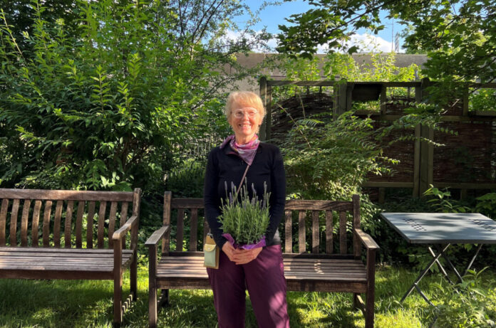 Nach insgesamt 18 Jahren verabschiedet sich Anemone Hansen als damals erste Kindertagespflegeperson in Erkrath in ihren wohlverdienten Ruhestand. Foto: Stadt Erkrath
