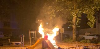 Der Brand auf dem Spielplatz. Foto: Polizei