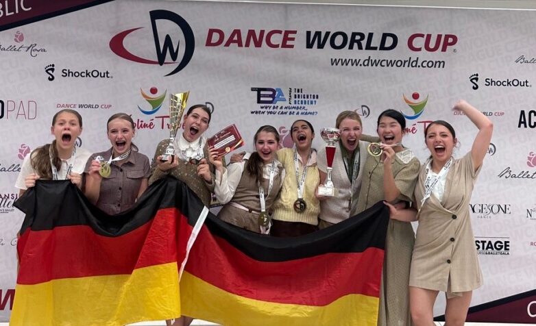 Die Freude bei den Tänzerinnen ist groß nach dem Medaillengewinn in Prag. Foto: privat