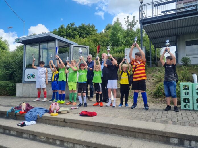 Beide Teams der Lindenschule waren erfolgreich auf dem Rasen. Foto: privat