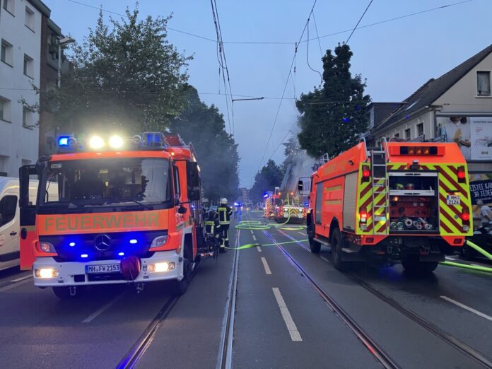 An der Aktienstraße ist es zu einem Brand gekommen. Foto: FW Mülheim an der Ruhr