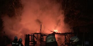 Die Feuerwehr vor Ort im Einsatz. Bild: Polizei Hattingen