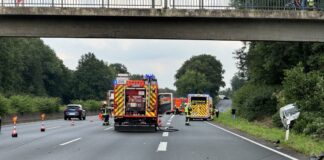 An der Unfallstelle in der Abfahrt MH-Winkhausen ist es zu dem Unfall gekommen. Foto: FW Mülheim an der Ruhr