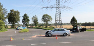 In Mettmann kam es am Dienstagnachmittag zu einem schweren Verkehrsunfall an der Stadtgrenze zu Wülfrath. Foto: Polizei