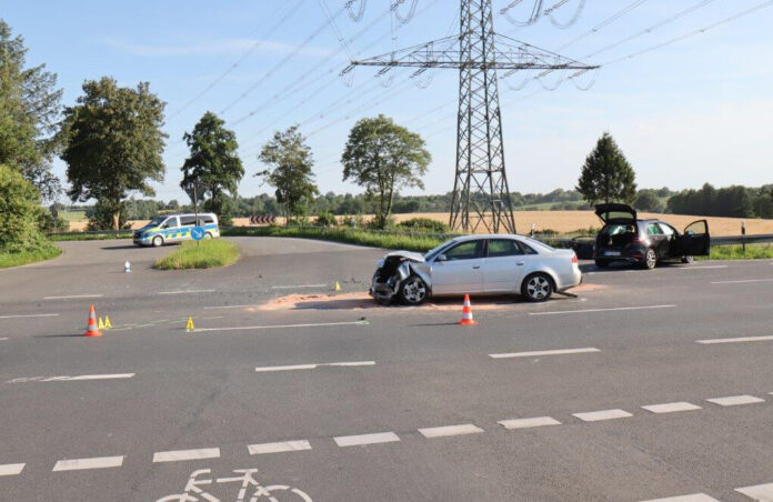 In Mettmann kam es am Dienstagnachmittag zu einem schweren Verkehrsunfall an der Stadtgrenze zu Wülfrath. Foto: Polizei