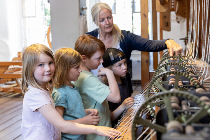 Für Familien und Kinder gibt es viele Angebote in den Sommerferien. Foto: LVR ZMB/Stefan-Arendt