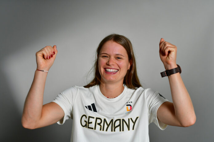 Leonie Menzel hat sich mit ihrem Team im Doppelvierer in einem packenden Rennen direkt fürs Finale am Mittwoch qualifiziert. Foto: Team Deutschland / Picture Alliance