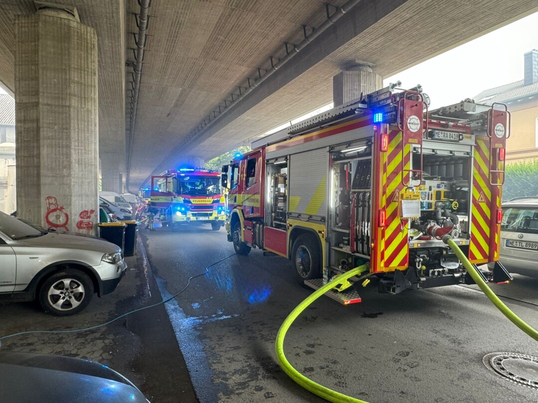 Die Einsatzstelle, an der die Feuerwehr tätig ist, Foto: FW Ratingen