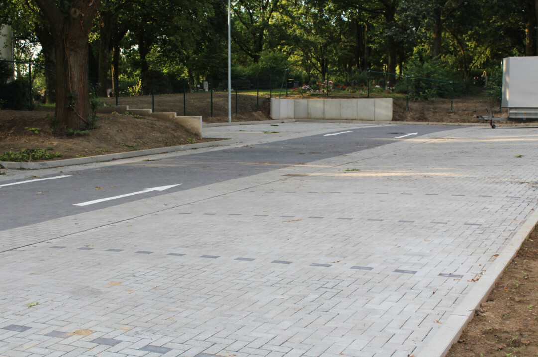 Der Parkplatz des Friedhofs Alt-Erkrath an der Kreuzstraße. Foto: Stadt Erkrath