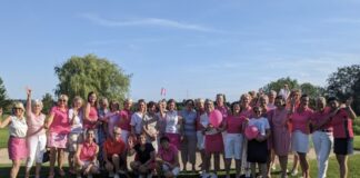 In Kleidung mit pinkfarbenen Akzenten haben die Damen gespielt. Foto: Awareness Deutschland