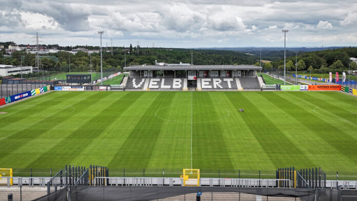 Das Velberter Stadion, die IMS-Arena, ist Heimat der SSVg Velbert. Foto: Mathias Kehren
