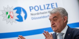Innenminister Herbert Reul (CDU) hat sich in einem internen Beitrag zum Polizeibeauftragten geäußert (Archivfoto)