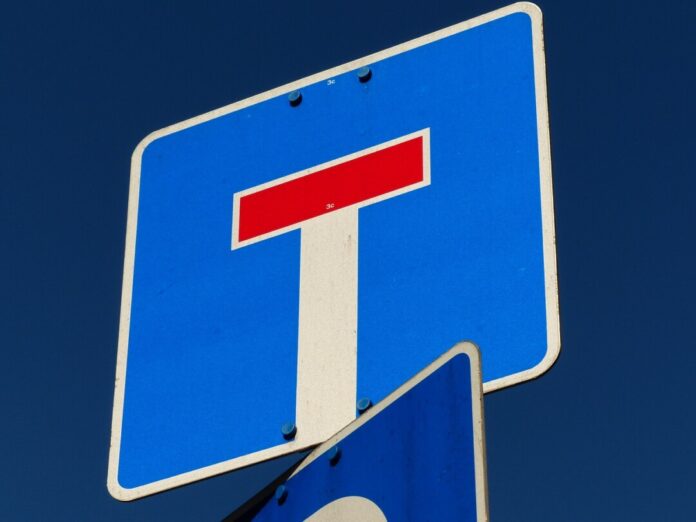 Ein Verkehrsschild weist auf eine Sackgasse hin. Foto: pixabay