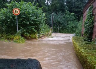Starkregenereignis vom 14. Juli 2021 in Ratingen-Schwarzbach an der Brücke „Am Butterbusch“. Foto: Stadt Ratingen