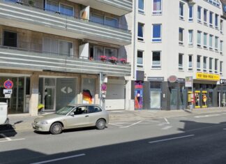 Auf der Bahnstraße ist seit einigen Tagen eine Parkbucht für städtische Fahrzeuge reserviert. Für die CDU ein weiteres Indiz, dass der Standort des Paket- und Briefzentrums nicht haltbar ist. Foto: CDU-Fraktion Ratingen