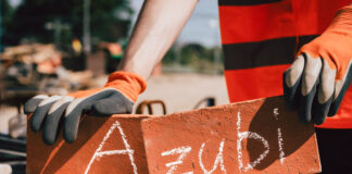 „Spätstarter“ können sich immer noch für eine Ausbildung entscheiden. Foto: IG Bau/Tobias Seifert