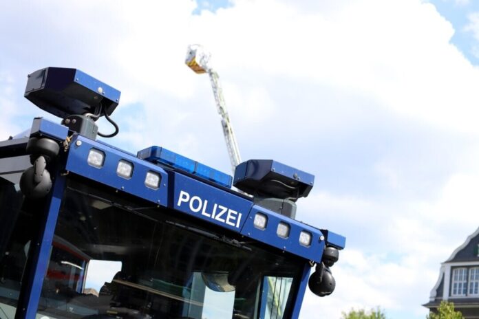 Die Polizei zeigt auf dem Aktionstag in der Kalkstadt auch die schweren Einsatzfahrzeuge. Foto: Volkmann/Archiv